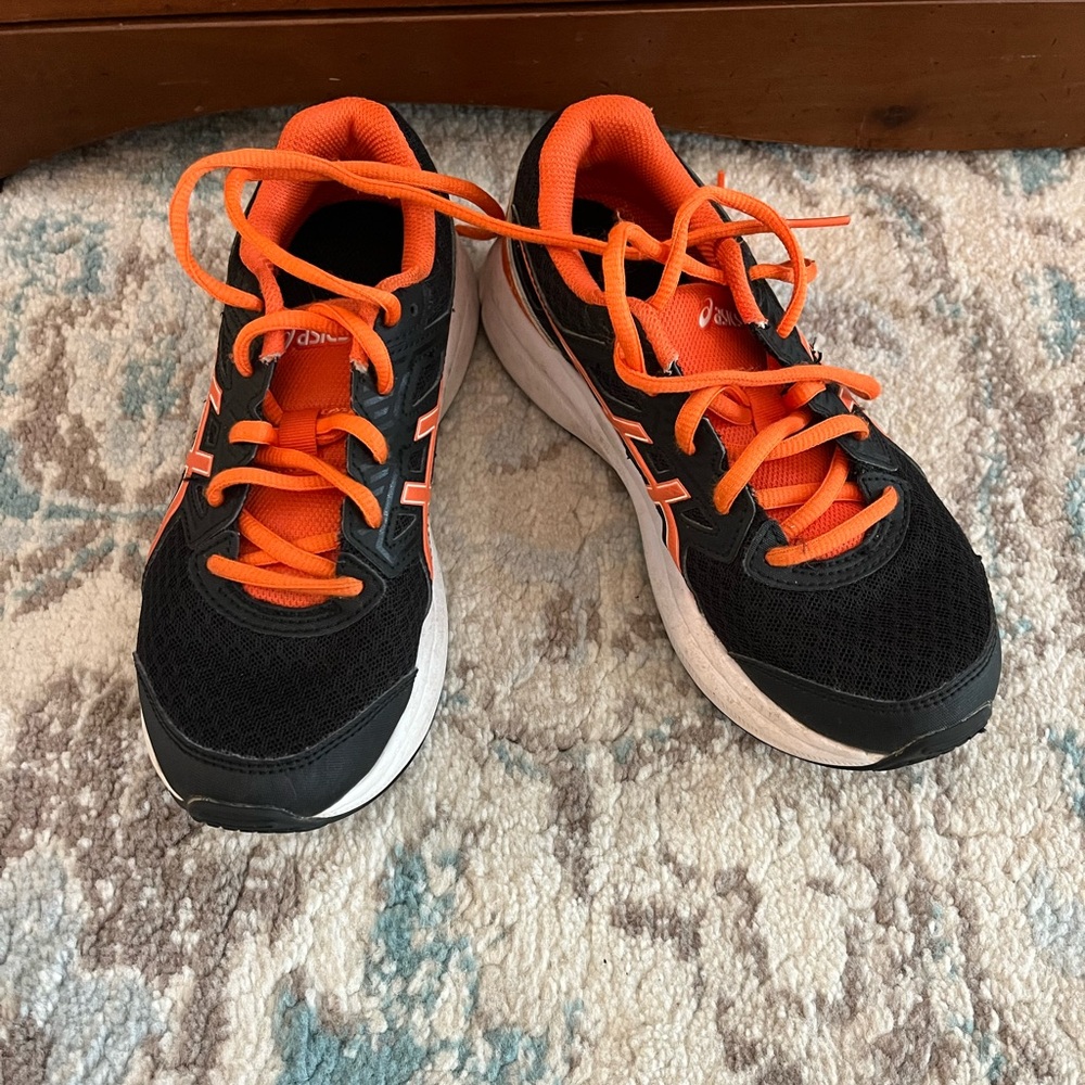 ASICS boys sneakers size 4